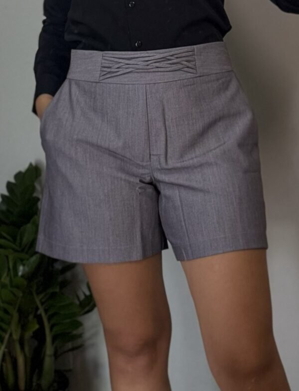 Short Detalhe Entrelace alfaiataria