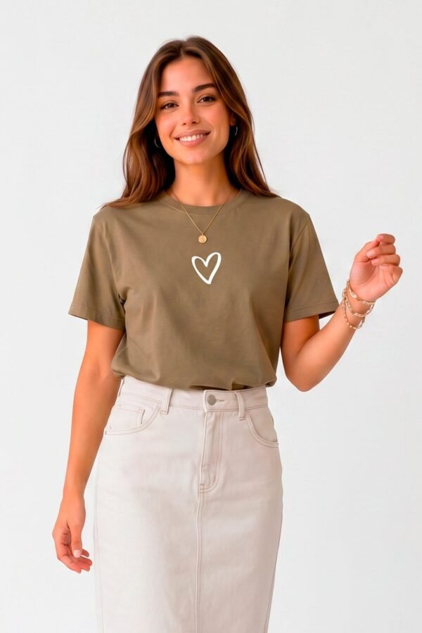 T-shirt Feminina Caqui Coração Vazado